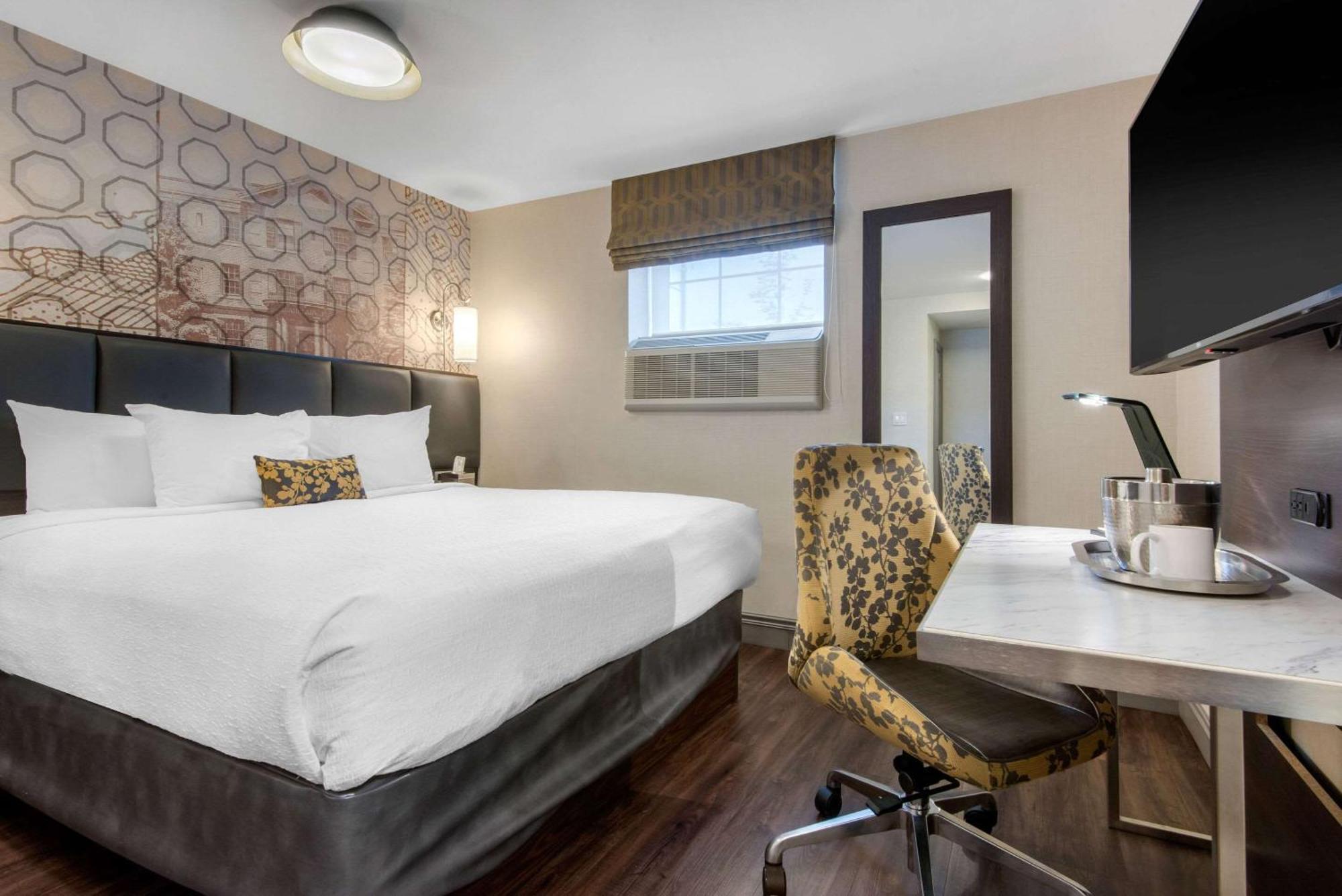 The Champlain Waterfront Hotel Ascend Hotel Collection Orillia Exterior photo