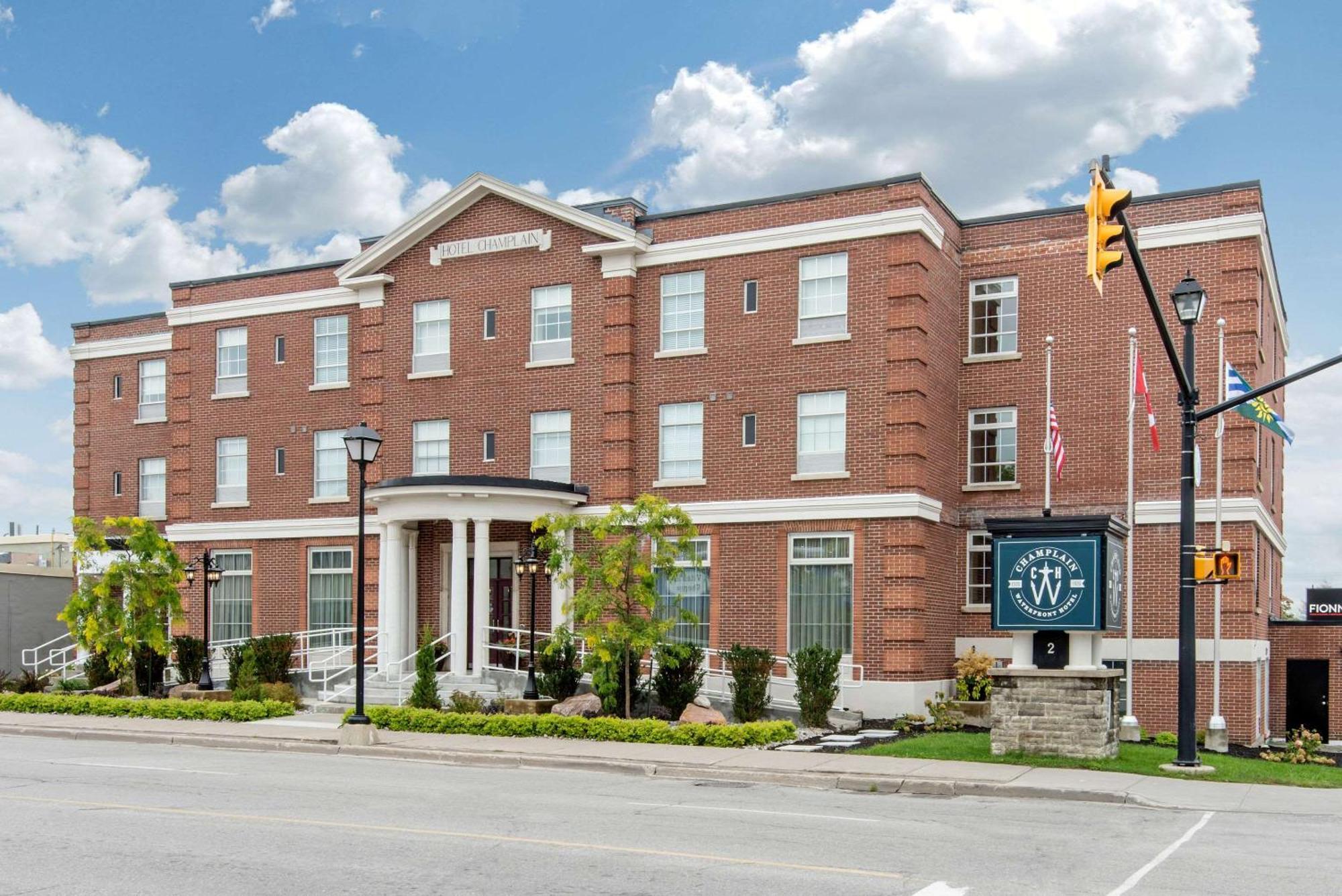 The Champlain Waterfront Hotel Ascend Hotel Collection Orillia Exterior photo