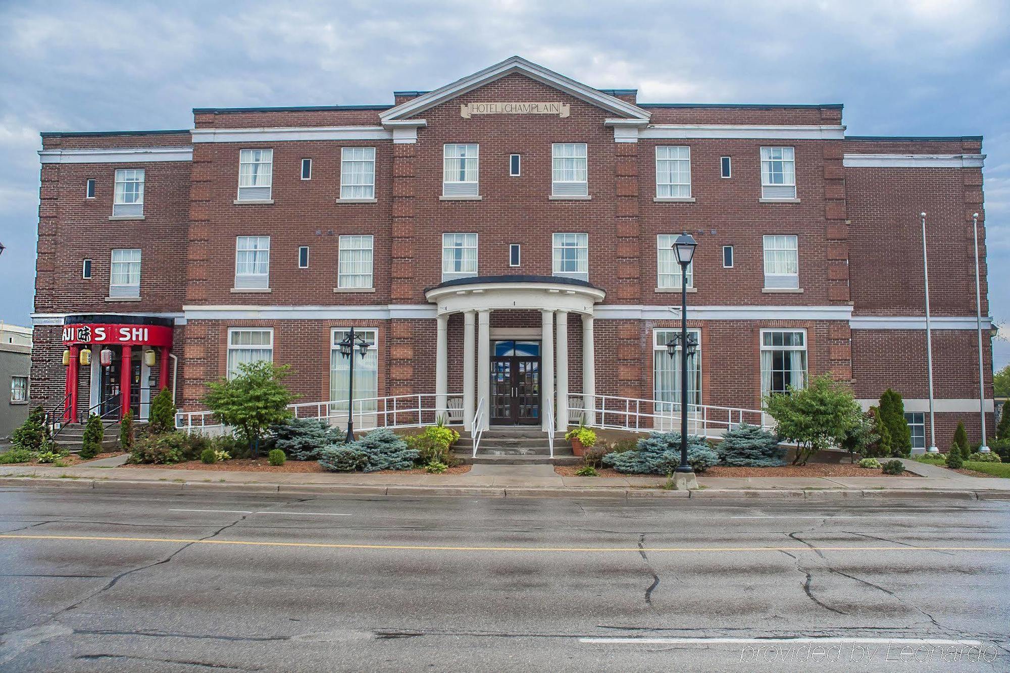 The Champlain Waterfront Hotel Ascend Hotel Collection Orillia Exterior photo