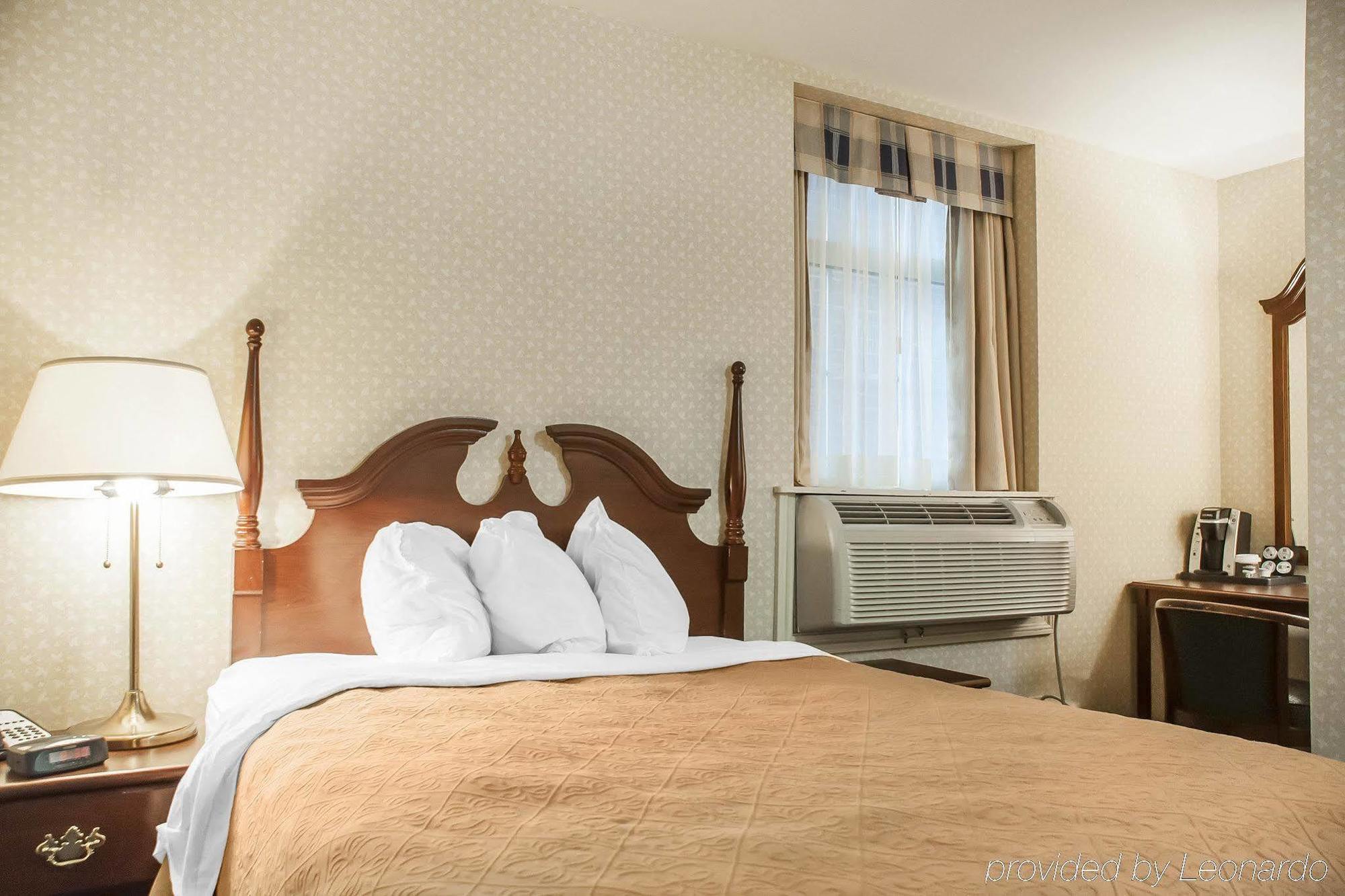 The Champlain Waterfront Hotel Ascend Hotel Collection Orillia Exterior photo