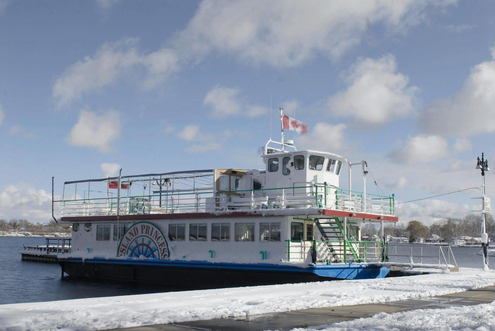 The Champlain Waterfront Hotel Ascend Hotel Collection Orillia Exterior photo