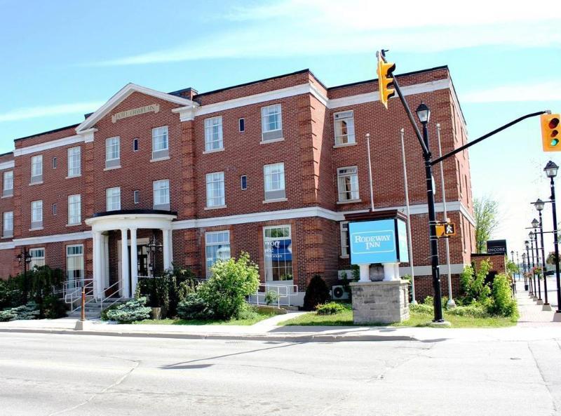 The Champlain Waterfront Hotel Ascend Hotel Collection Orillia Exterior photo