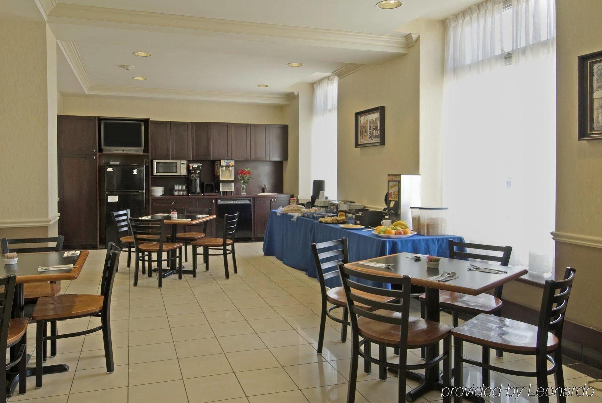 The Champlain Waterfront Hotel Ascend Hotel Collection Orillia Restaurant photo