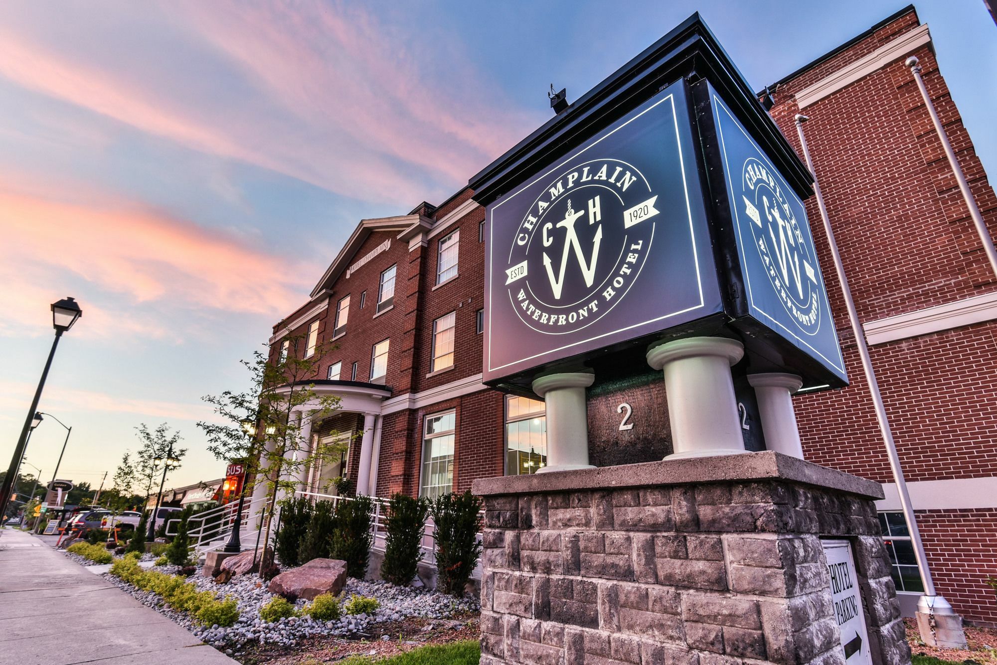 The Champlain Waterfront Hotel Ascend Hotel Collection Orillia Exterior photo